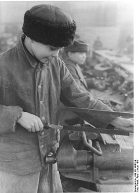 14-летний украинец-остарбайтер. Фото 1945 года.