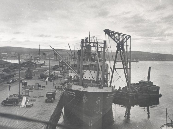 Мурманский порт. Арктические суда у причалов. 1940 г