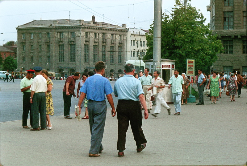 Площадь Тевелева (ныне - Конституции)