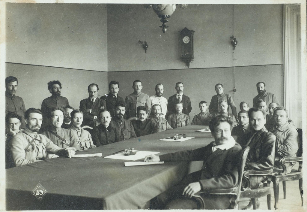 Заседание Военно-революционного комитета в Моссовете.